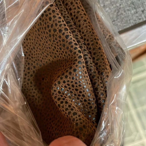 Dwell Six Travel Bag - Picture 5 of 6